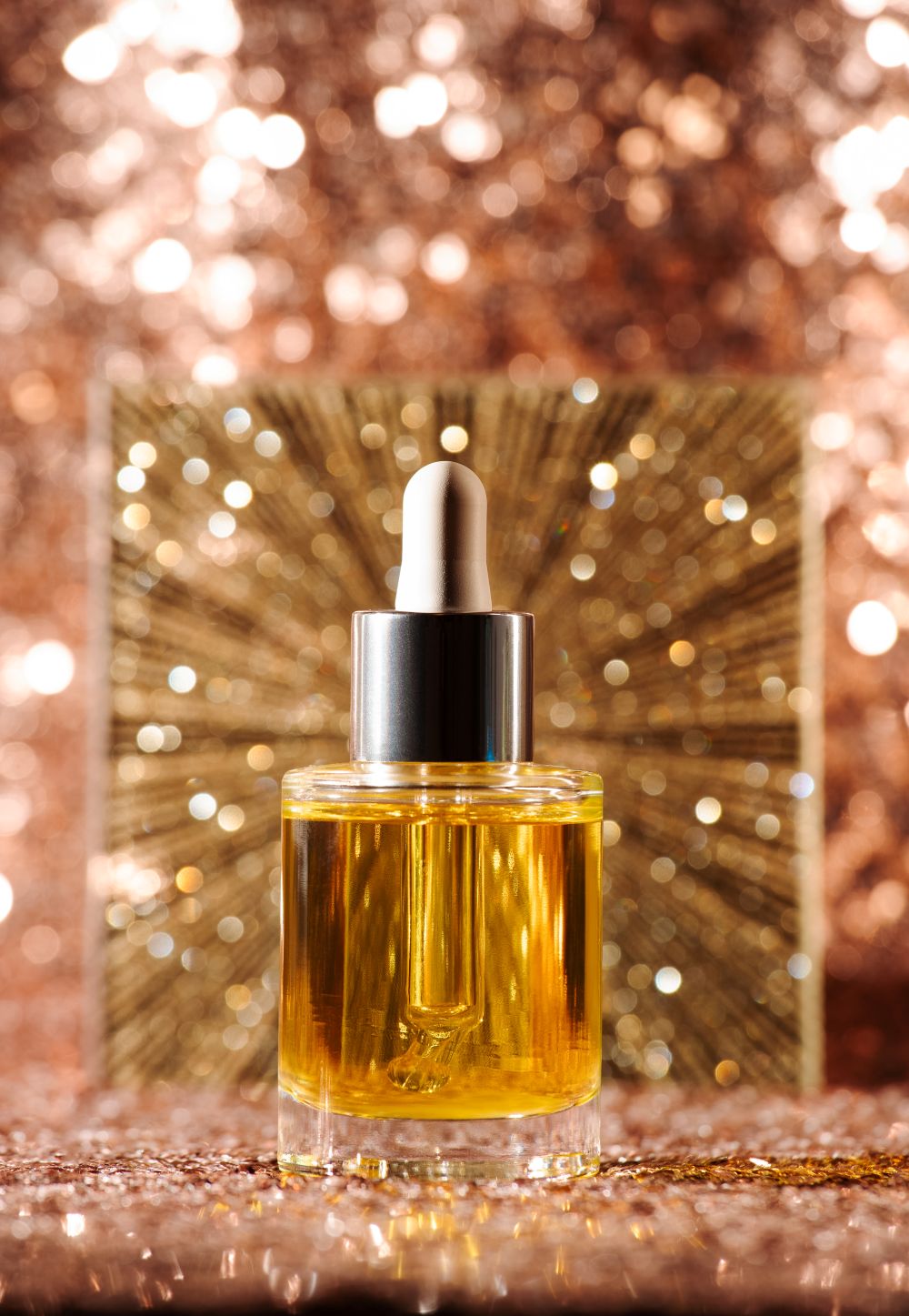 Photo produit d’un flacon cosmétique avec arrière-plan texturé scintillant – studio au Québec